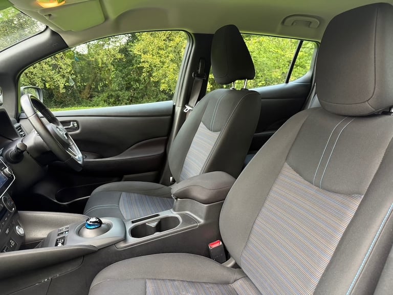 Nissan Leaf Acenta 110kW 39kWh 2022 in Grey VAT Q 5 Door Hatchback £126 / Month