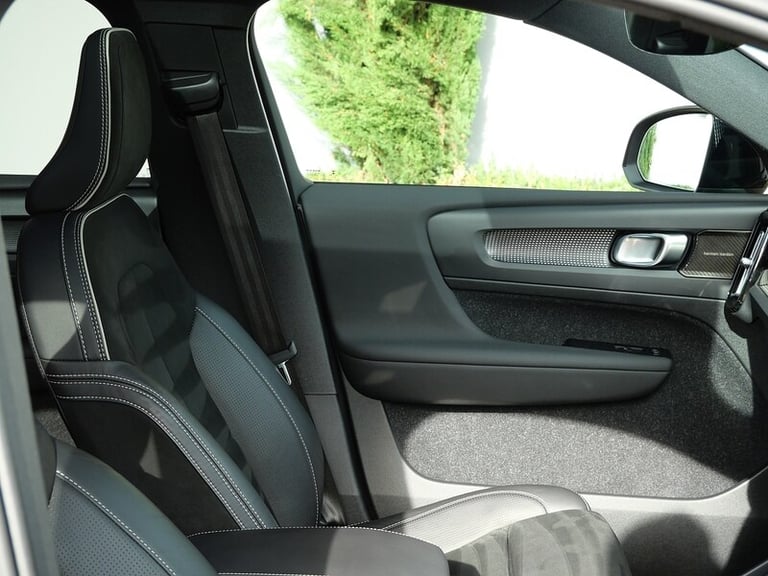 2020 Volvo XC40 1.5h T5 Twin Engine Recharge 10.7kWh R-Design Pro SUV 5dr Petrol Plug-in Hy SUV H...