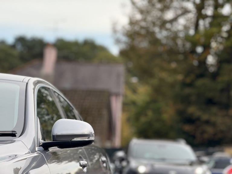 2012 Jaguar XF 3.0d V6 Luxury Saloon 4dr Diesel Auto Euro 5 (240 ps) Saloon Diesel Automatic