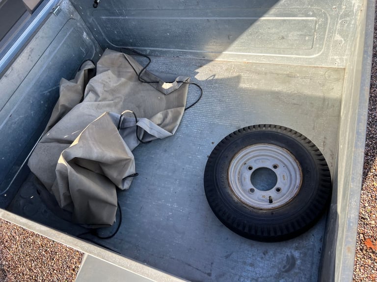 Erde 122 Trailer and Hardcover (locable)