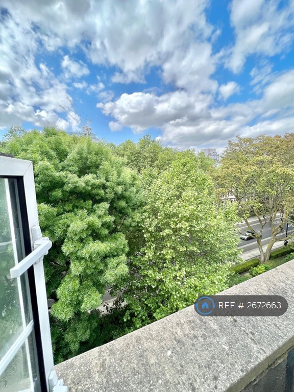 1 bedroom in Sussex Gardens, London, W2 (#2672663)