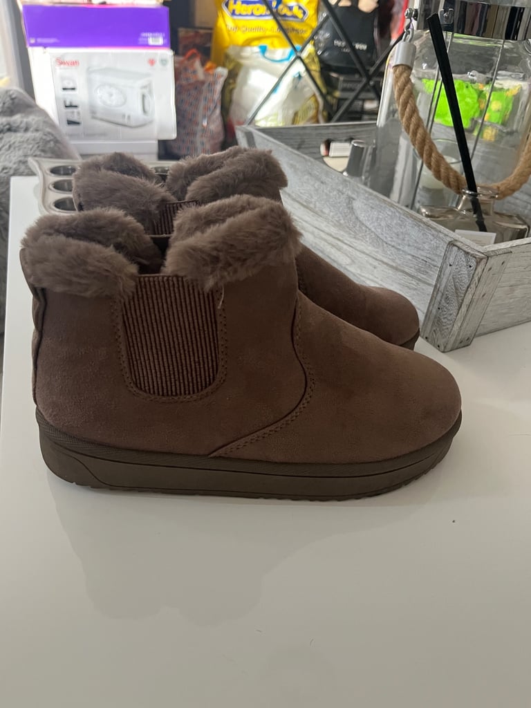 image for LADIES CAMEL FAUX FUR LINING AND FAUX SUEDE ANKLE BOOT
