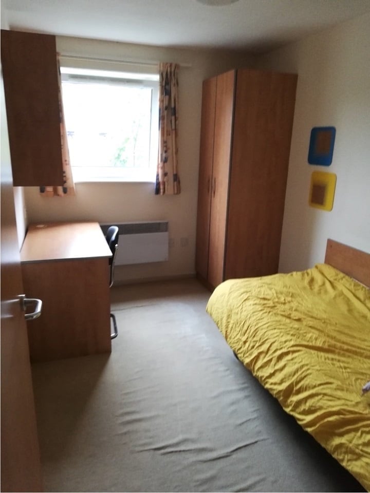 2 Bed Flat, Crown Station Place, L7 in Sought After Area near Hospital and University