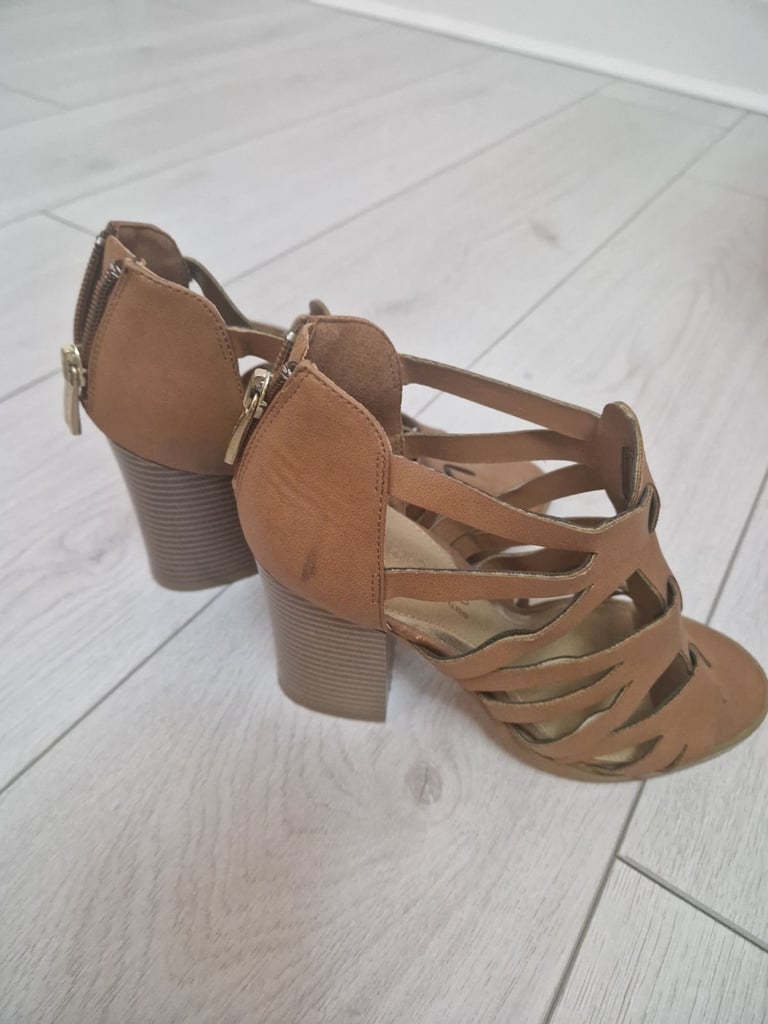 Tan heeled sandles