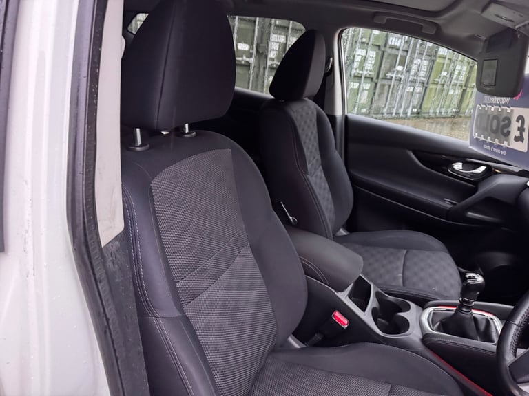 2015 Nissan Qashqai 1.2 DiG-T N-Tec+ 5dr HATCHBACK Petrol Manual