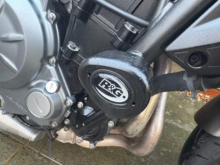 2019 / 69 Kawasaki Z650ABS £4500 Green 3291 miles. 