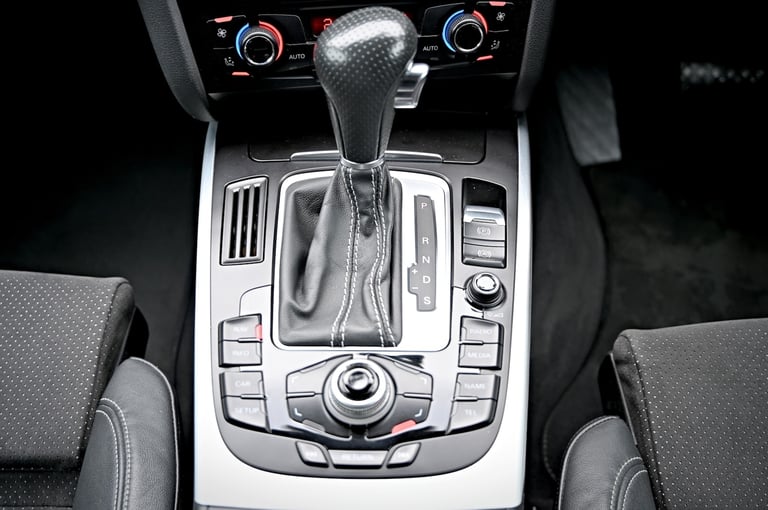 AUDI A4 S LINE 2.0 TDI DIESEL AUTO 5DR SALOON 2009 [59] WHITE