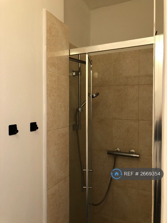 Studio flat in Lancaster Gate, London, W2 (#2669354)