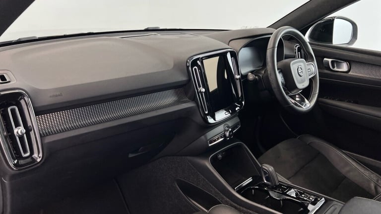 2021 Volvo XC40 R-Design, T3 automatic (Power Tailgate, Rear Park Assist) Estate Petrol Automatic