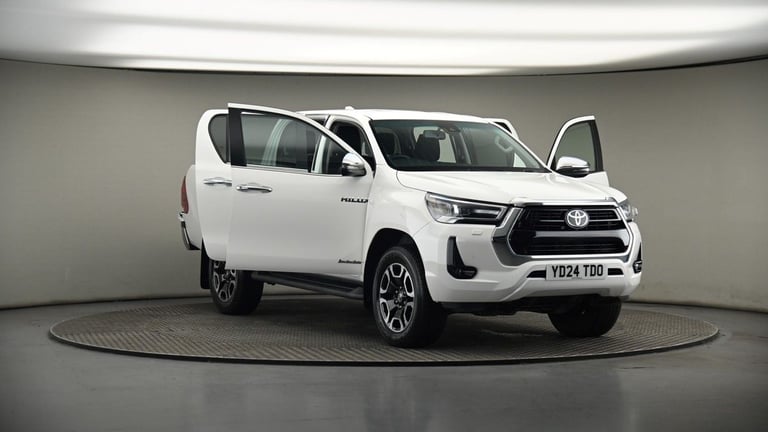 2024 Toyota Hilux 2.8 D-4D Invincible Pickup Double Cab 4dr Diesel Auto 4WD Euro 6 (s/s) (204 Pic...