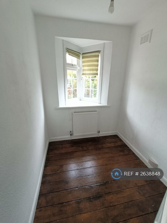 3 bedroom house in Broughton Avenue, Richmond, TW10 (3 bed) (#2638848)