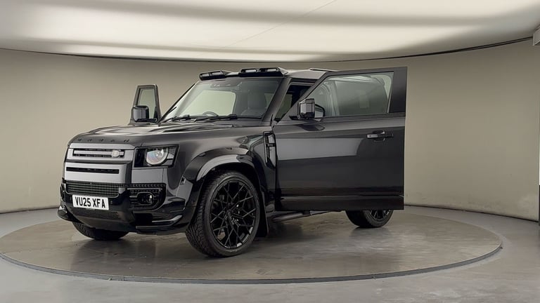 2025 Land Rover Defender 3.0 D250 X-Dynamic SE 90 3dr Auto ESTATE DIESEL Automatic