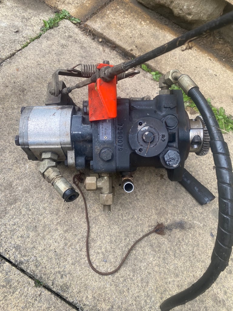image for Sauer Danfoss 15-2280 hydro drive with cassapa hydraulic pump