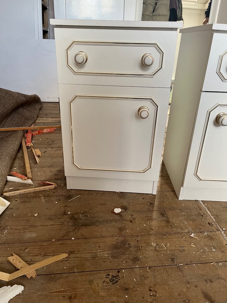 2x White Bedside Cabinets