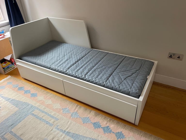 image for FREE DELIVERY IKEA FLEKKE WHIE DAY BED WITH MATTRESS GREAT CONDITION