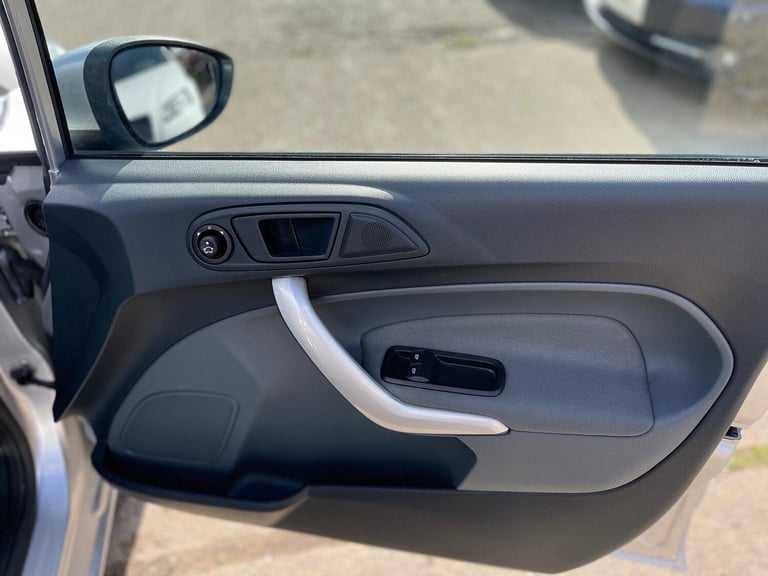 FORD FIESTA 1.4 Zetec 5dr 2011