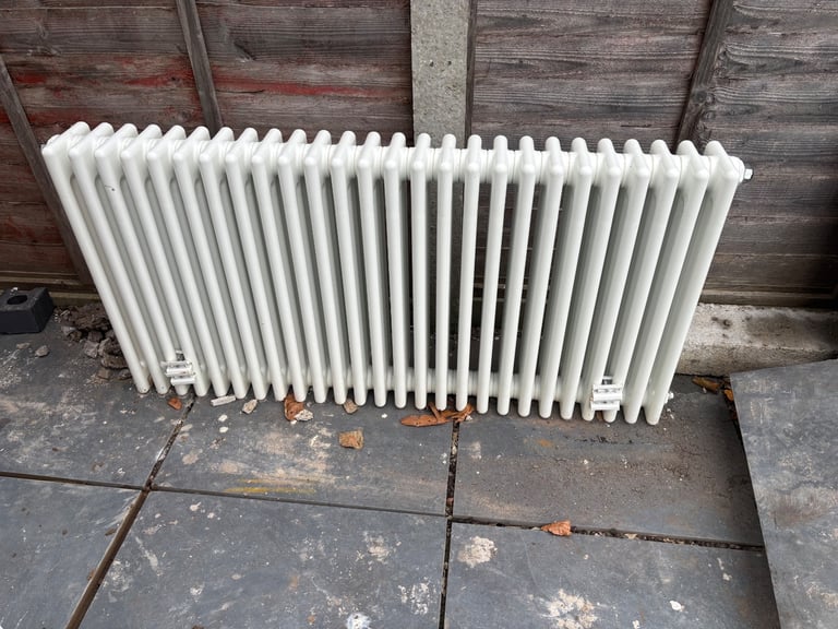 image for 4 column radiator and valves