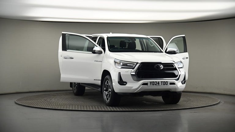 2024 Toyota Hilux 2.8 D-4D Invincible Pickup Double Cab 4dr Diesel Auto 4WD Euro 6 (s/s) (204 Pic...