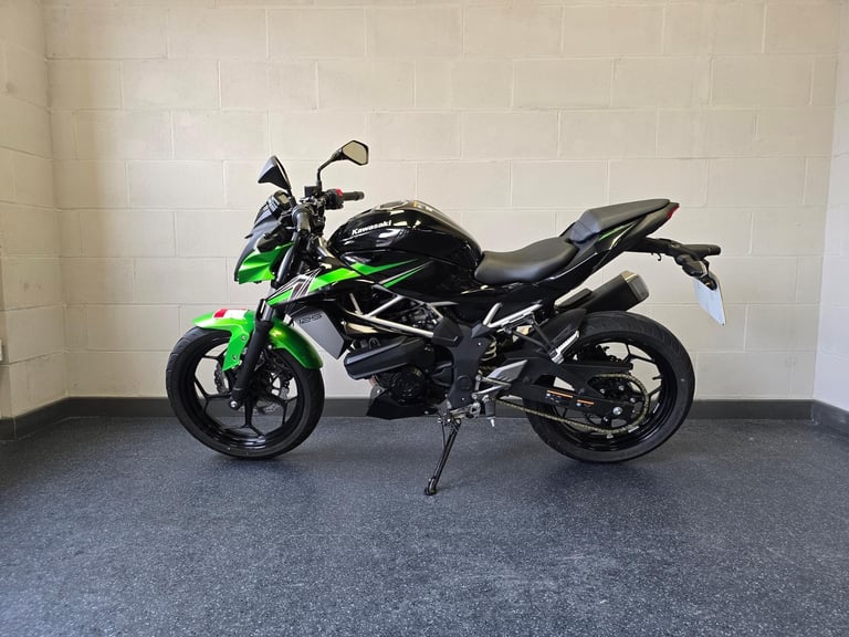 Kawasaki Z125 Supernaked 125cc Learner Legal Geared Motorcycle