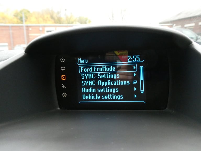 1.25 82 Zetec 5dr *YES GEN 37K!! +9 SERVICES +BT +PARK SENSORS +AUX*