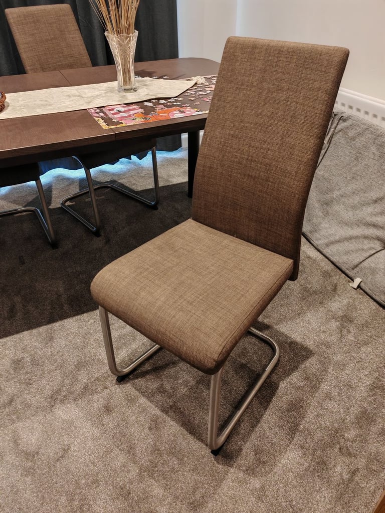 REDUCED Elegant 6 chairs and extendable dining table
