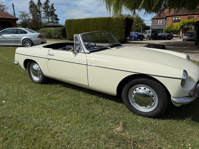 1965 MG MGB Pull Handle Roadster  Convertible PETROL Manual