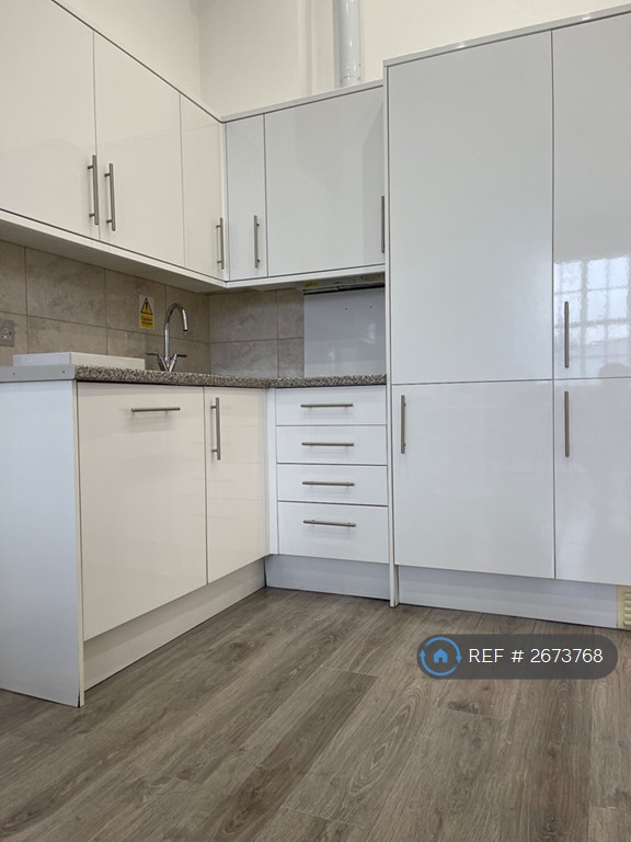 1 bedroom flat in Power House, London, W3 (1 bed) (#2673768)