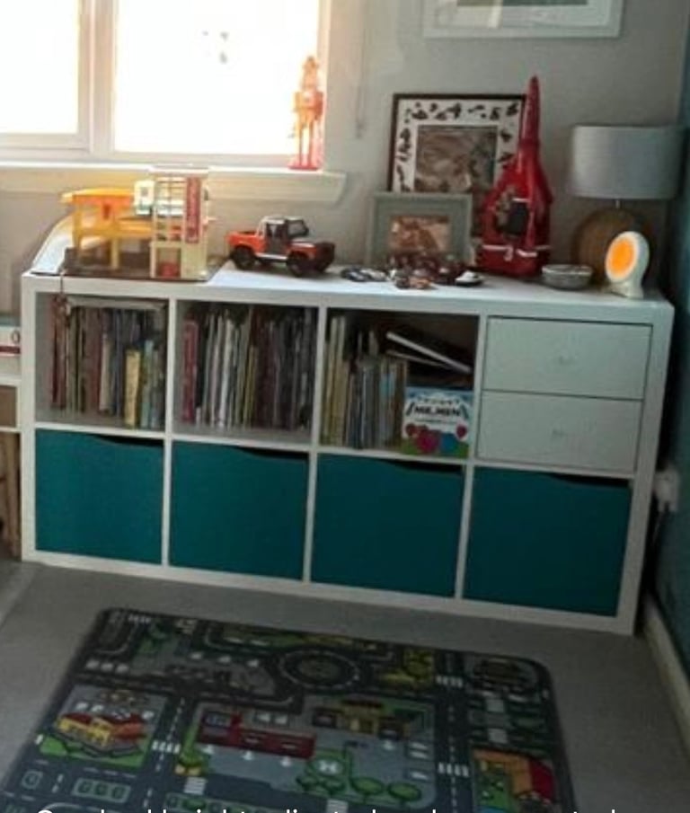 FREE IKEA KALLAX SHELVING STORAGE UNIT DRAWERS 4 x 2 WHITE GOOD CONDITION 