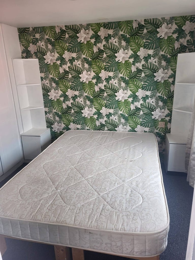 Residential Caravan  South Ockendon Area  Close to Train Station, Bus Stop & Shops 