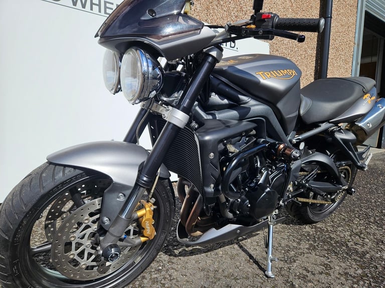 Triumph Street Triple R 675 abs in outstanding condition