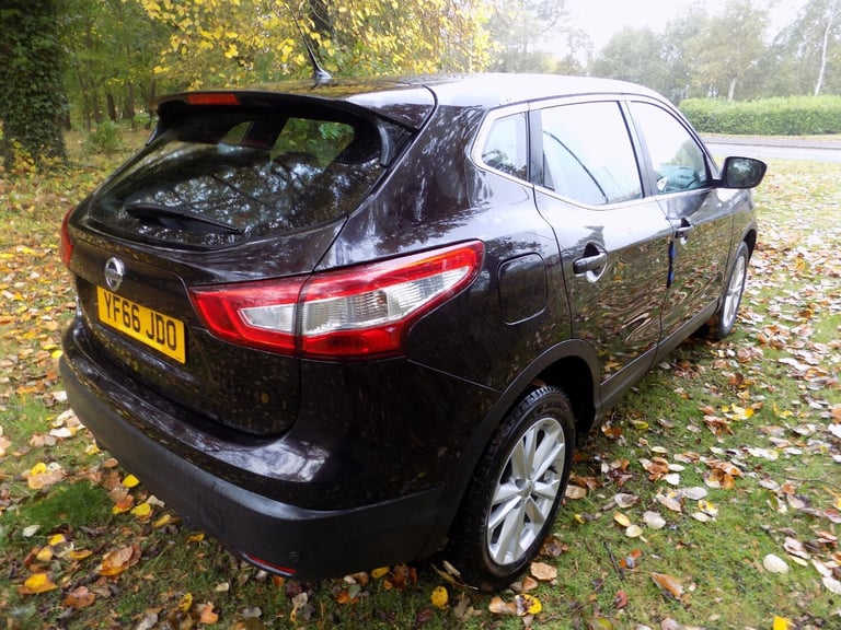 2017 Nissan Qashqai 1.2 DiG-T Acenta [Smart Vision Pack] 5dr Xtronic HATCHBACK Petrol Automatic