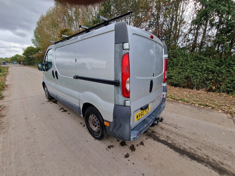 2010 Vauxhall Vivaro Silver  Spares Repairs  SWB  Needs Starter motor  A/C