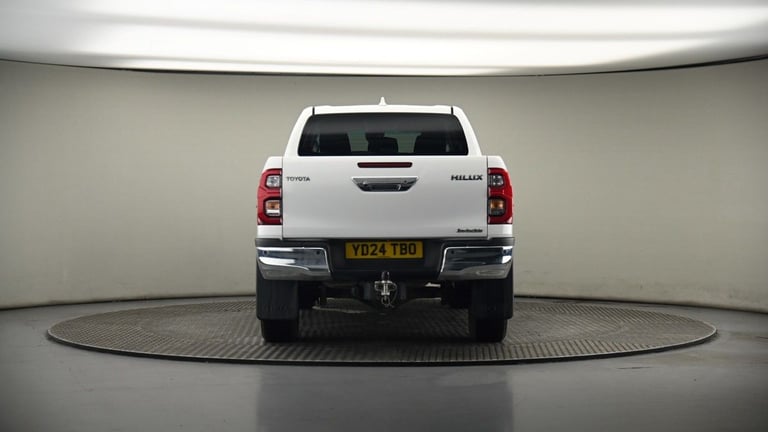 2024 Toyota Hilux 2.8 D-4D Invincible Pickup Double Cab 4dr Diesel Auto 4WD Euro 6 (s/s) (204 Pic...