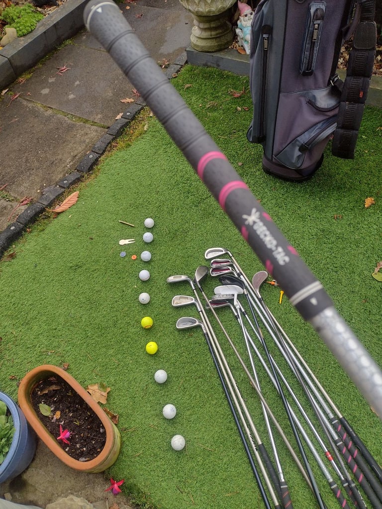 VGC FULL SET LADIES GRAPHITE GOLF CLUBS + HOWSON GOLF BAG + FREE EXTRAS 