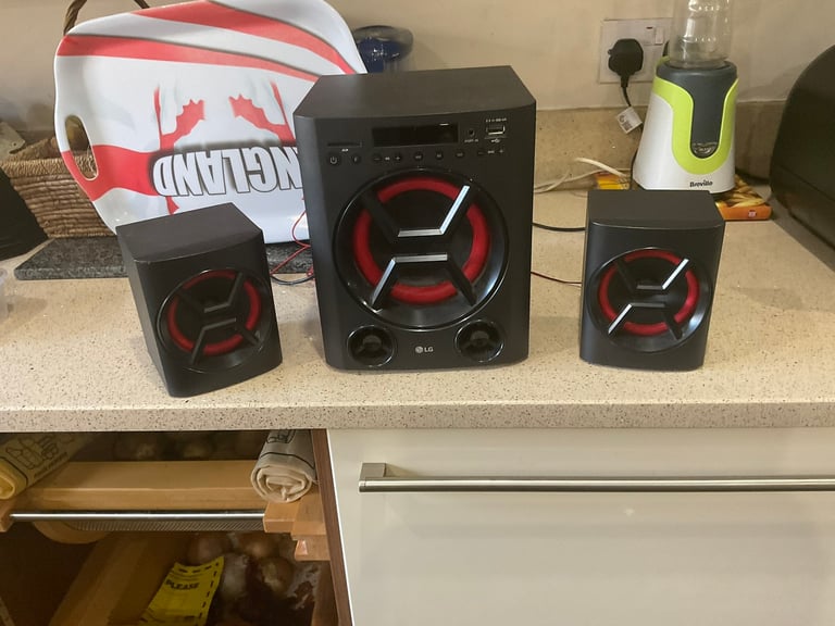 Used:LG LK72B Boom Blastic 40 Watt 2.1 Channel USB Multimedia Speaker 