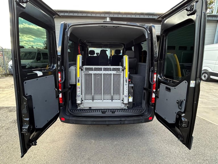 RENAULT MASTER 2.3 FWD SL28 dCi SWB LOW ROOF WHEELCHAIR ACCESS CREW Euro 6 NO VA