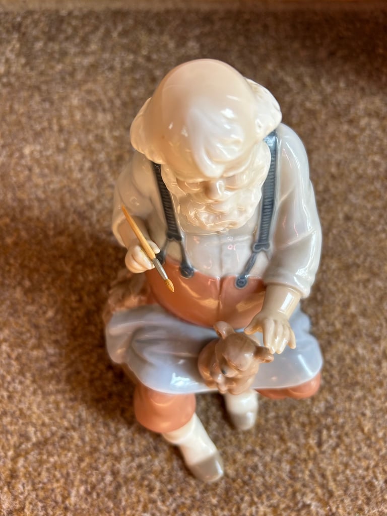 Lladro Santa’s magic touch