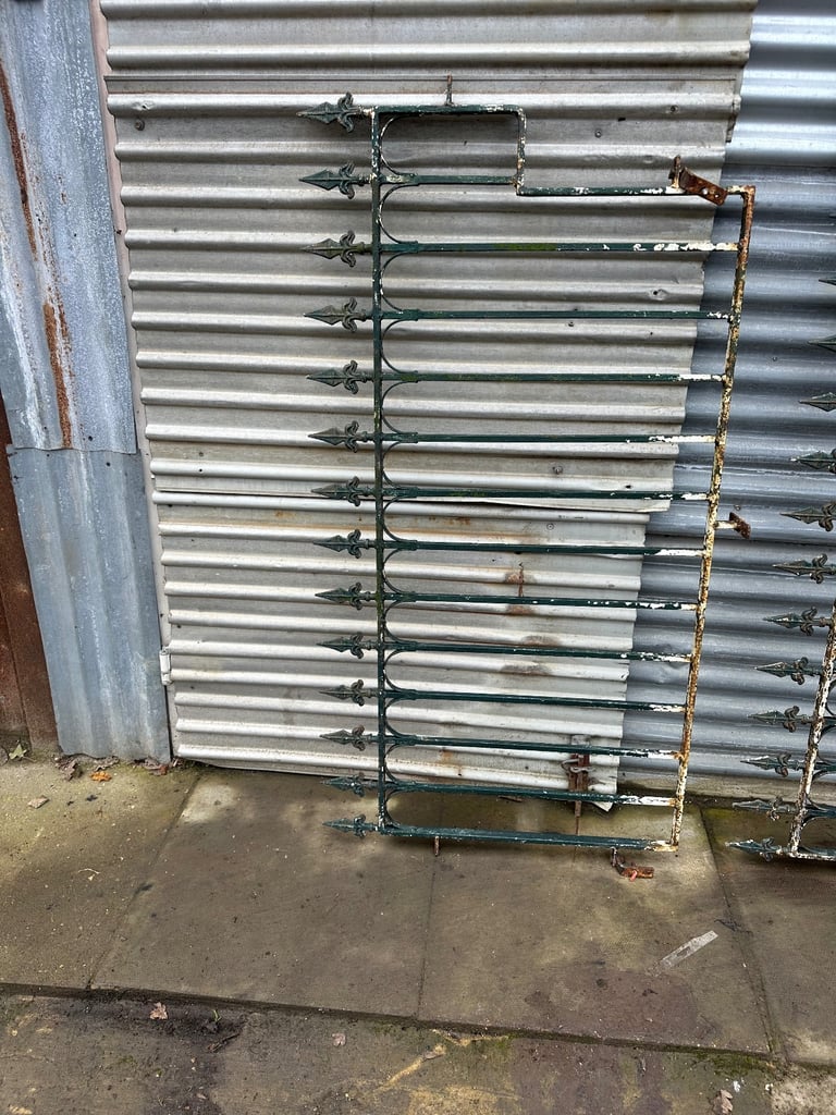 Vintage Cast Iron Garden Railing x4 Pieces