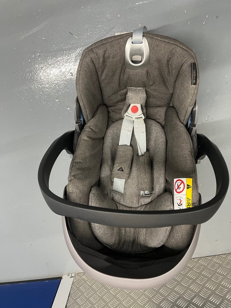 Cybex modern grey car seat & isofix base 