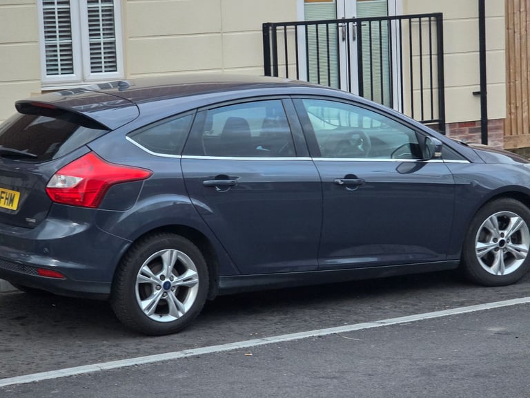 Cheap Ford, FOCUS, Hatchback, 2012, Manual, 1560 (cc),5 doors for sale in Luton, Bedfordshire