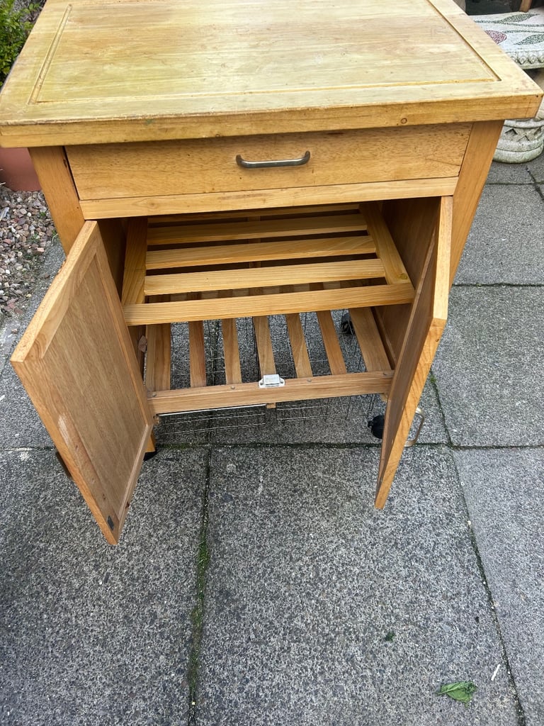 Solid wood kitchen island 