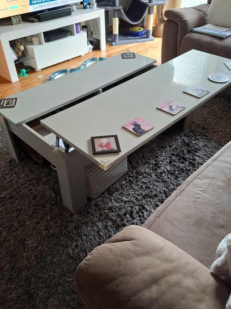 Large Lift-top Coffee Table 