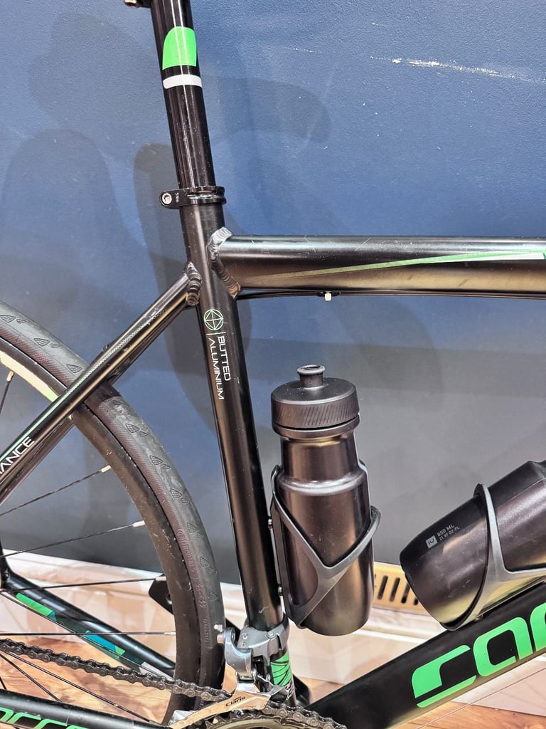 54cm Road Bike - Carrera Vanquish - Black and Green