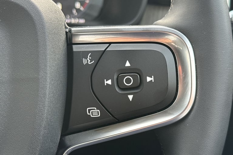 2021 Volvo XC40 2.0 B4 MHEV Inscription Auto AWD Euro 6 (s/s) 5dr SUV PETROL Automatic
