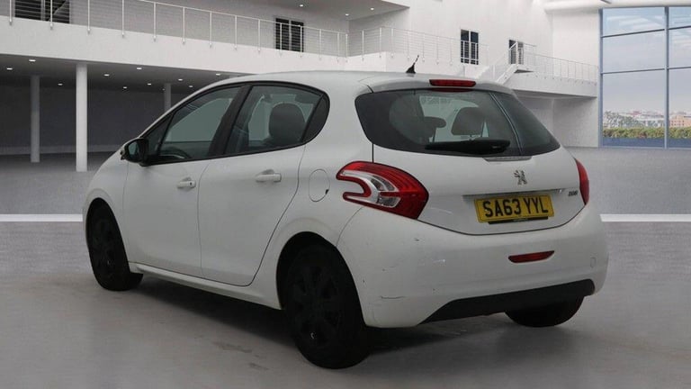 2013 Peugeot 208 1.2 VTi Access+ 5dr HATCHBACK PETROL Manual
