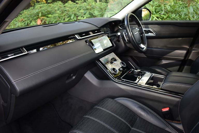 2017 Land Rover Range Rover Velar HSE+MEGA SPECIFICATION!!! Estate Diesel Automatic