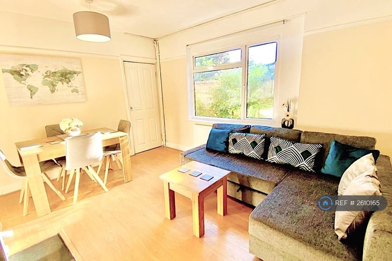 image for 2 bedroom flat in Kenilworth Road, Ashford, TW15 (2 bed) (#2610165)