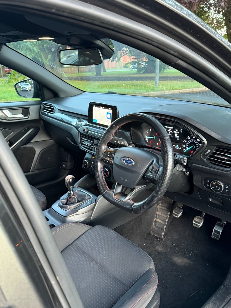 FORD FOCUS ST LINE 125 ECOBOOST HPI CLEAR FULL SERVICE HISTORY 2 KEYS 