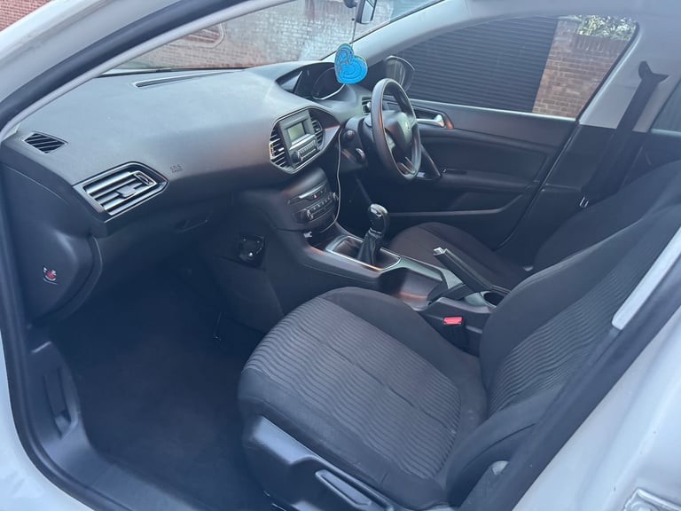 Peugeot, 308, Hatchback, 2019, Manual, 1560 (cc), 5 doors