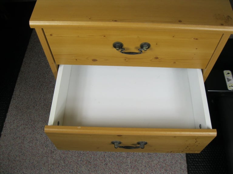 3 DRAWER PINE BEDSIDE CABINET GUNNISLAKE PL18